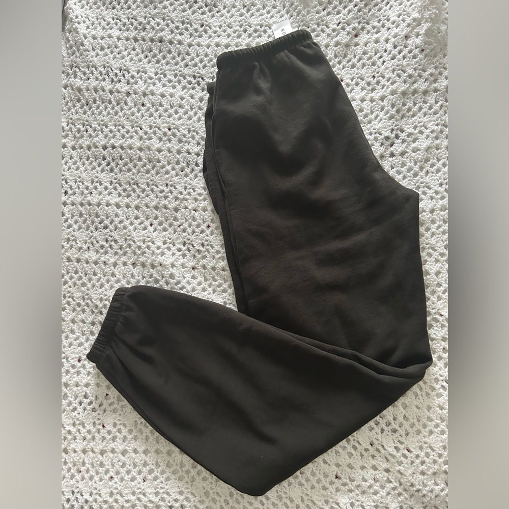 PacSun black sweatpants, one-size. brand new, never worn, price tag attached.